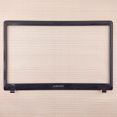 Рамка матрицы для Samsung NP300E5C-U06RU, NP300E5X-S03RU (BA75-04066A) цвет черный с разбора