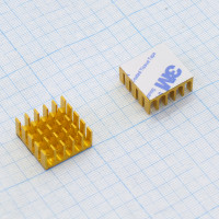 Алюминиевый радиатор 22x22x10 мм с термоскотчем