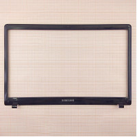 Рамка матрицы для Samsung NP300E5C-U06RU, NP300E5X-S03RU (BA75-04066A) цвет черный с разбора