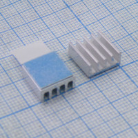 Алюминиевый радиатор 11x11x5 мм с термоскотчем 3M